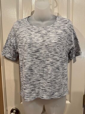 Lululemon Black and White Heathered short sleeve lightweight top. Sz 6